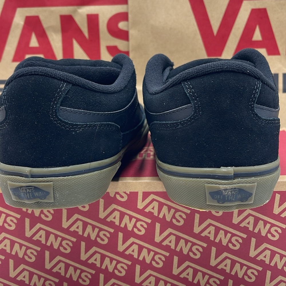 Vans WMNS Bearcat Black/Dark Gum
VN000DT239L
Sneakers - Picture 13 of 16
